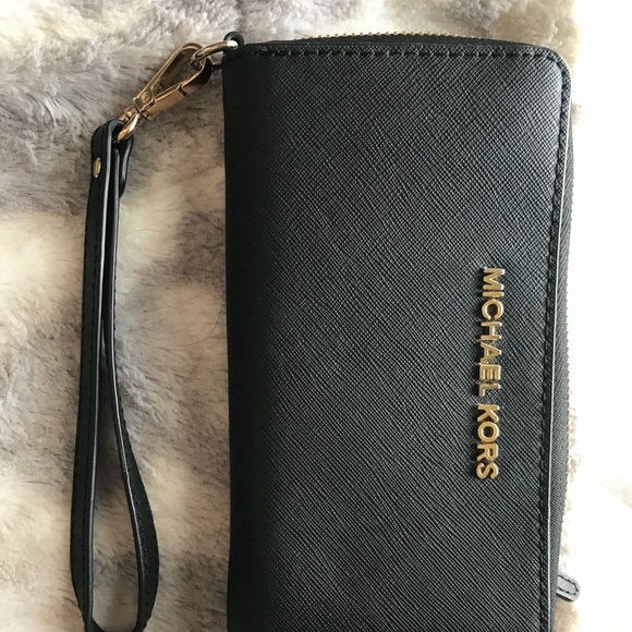 Michael Kors Black wristlet - Picture 2 of 5